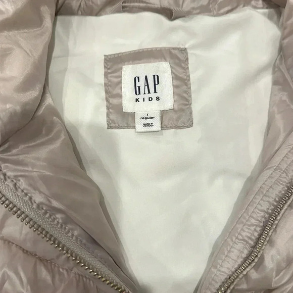 BNWOT Gap Kids Puffer vest - Picture 3 of 5